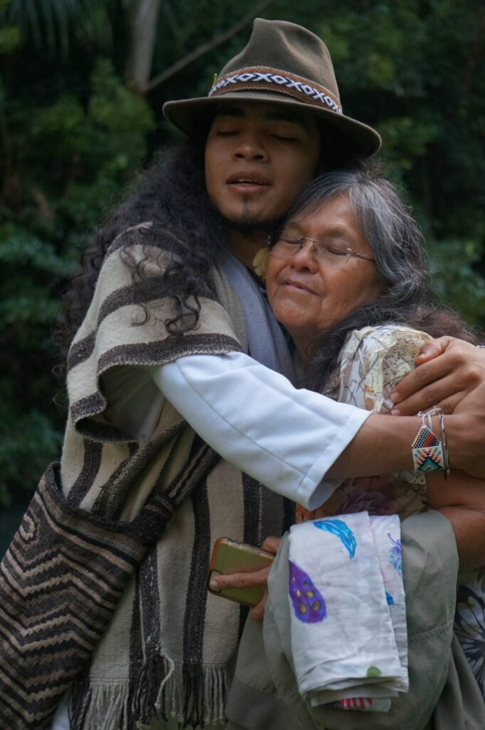 HO-hugPachaMona